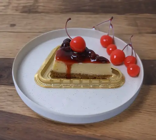 Fresh Strawberry Cake (Egg)